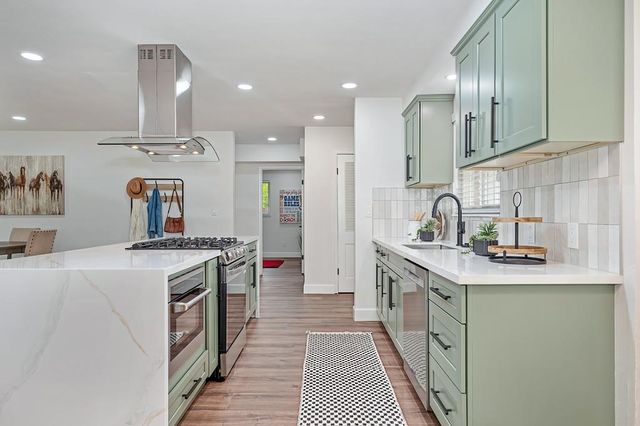 5716 Lonsdale Dr, Sacramento, CA 95822