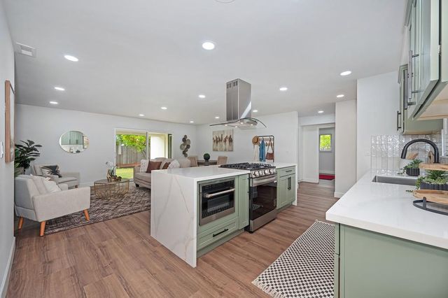 5716 Lonsdale Dr, Sacramento, CA 95822