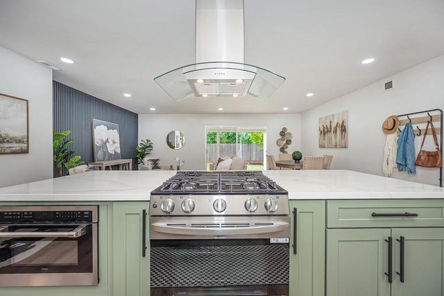 5716 Lonsdale Dr, Sacramento, CA 95822