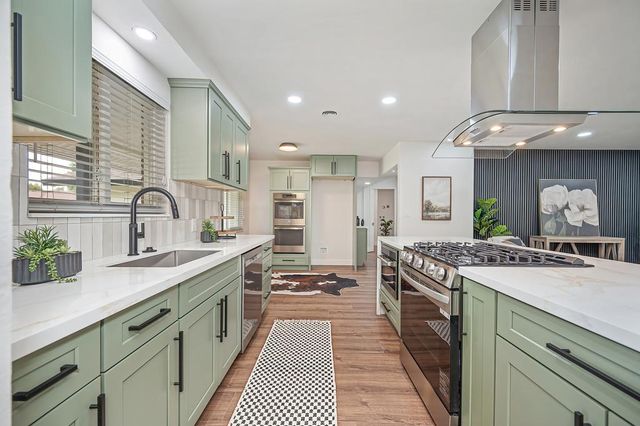 5716 Lonsdale Dr, Sacramento, CA 95822