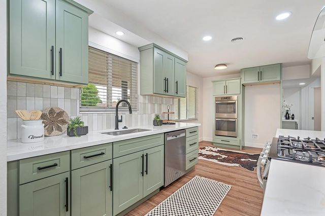 5716 Lonsdale Dr, Sacramento, CA 95822