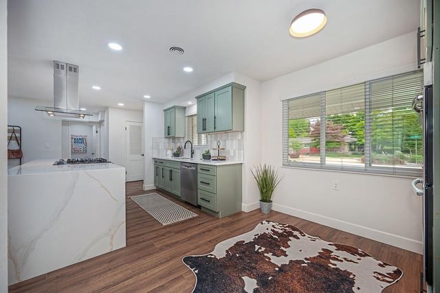 5716 Lonsdale Dr, Sacramento, CA 95822