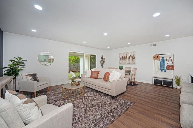 5716 Lonsdale Dr, Sacramento, CA 95822