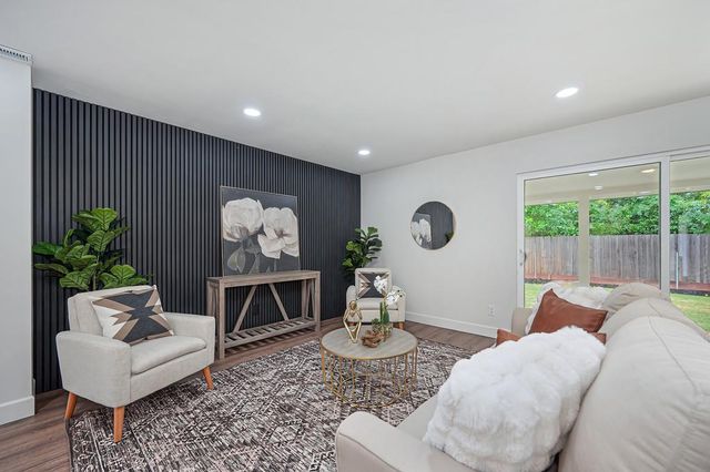 5716 Lonsdale Dr, Sacramento, CA 95822