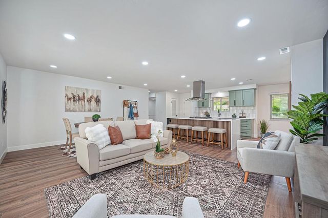 5716 Lonsdale Dr, Sacramento, CA 95822