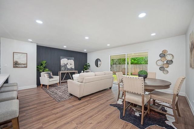 5716 Lonsdale Dr, Sacramento, CA 95822