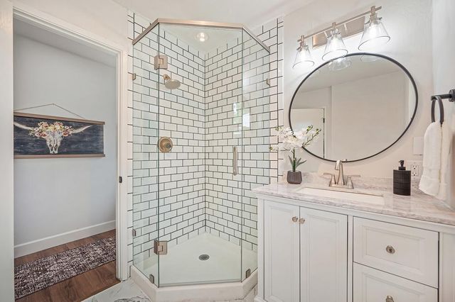 5716 Lonsdale Dr, Sacramento, CA 95822