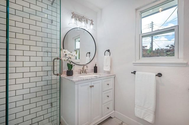 5716 Lonsdale Dr, Sacramento, CA 95822