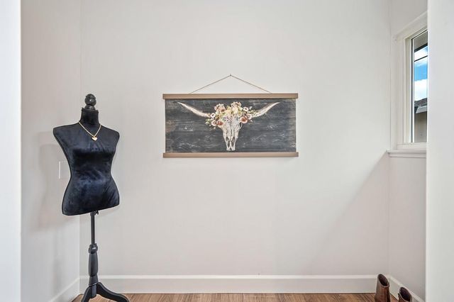 5716 Lonsdale Dr, Sacramento, CA 95822