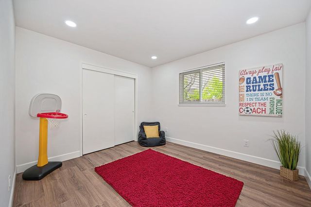 5716 Lonsdale Dr, Sacramento, CA 95822