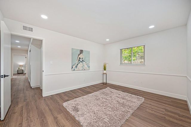 5716 Lonsdale Dr, Sacramento, CA 95822