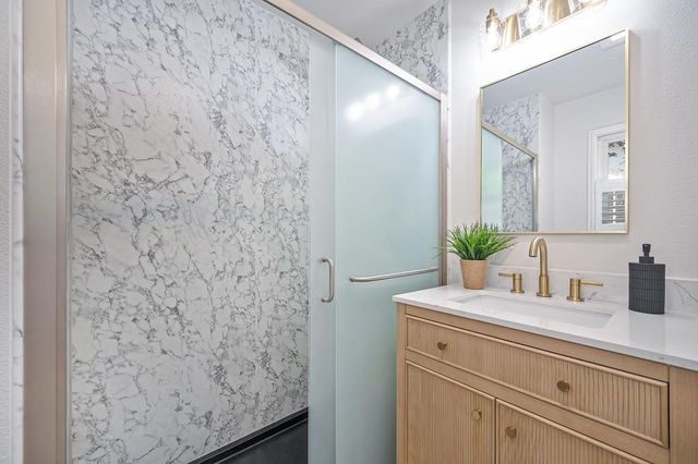 5716 Lonsdale Dr, Sacramento, CA 95822