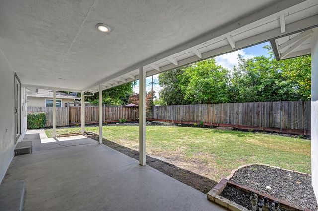 5716 Lonsdale Dr, Sacramento, CA 95822