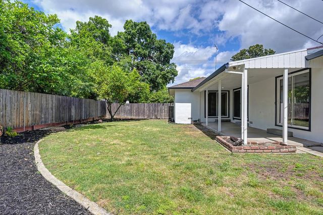 5716 Lonsdale Dr, Sacramento, CA 95822