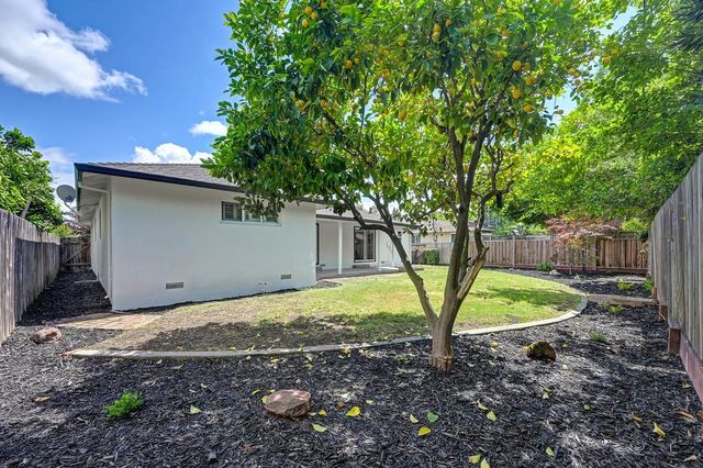 5716 Lonsdale Dr, Sacramento, CA 95822