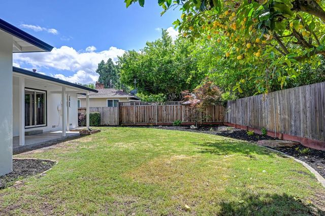 5716 Lonsdale Dr, Sacramento, CA 95822