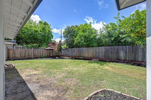 5716 Lonsdale Dr, Sacramento, CA 95822