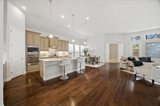 121 Oakwood Lane, Hickory Creek, TX 75065