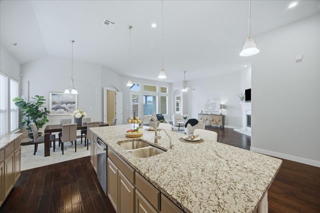 121 Oakwood Lane, Hickory Creek, TX 75065