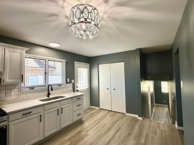 931 Miller Place, Phoenix, IL 60426