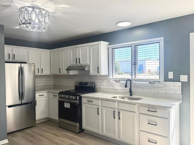 931 Miller Place, Phoenix, IL 60426