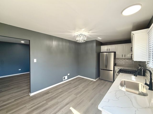 931 Miller Place, Phoenix, IL 60426