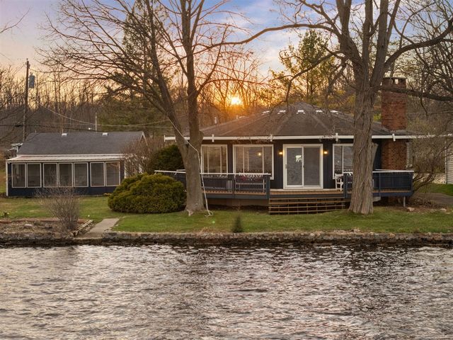 11247 Colony, Pinckney, MI 48169