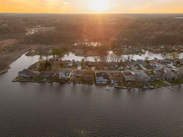 11247 Colony, Pinckney, MI 48169