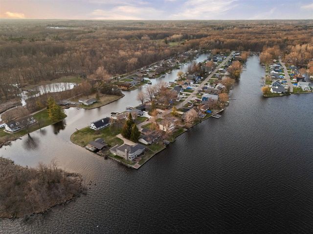 11247 Colony, Pinckney, MI 48169