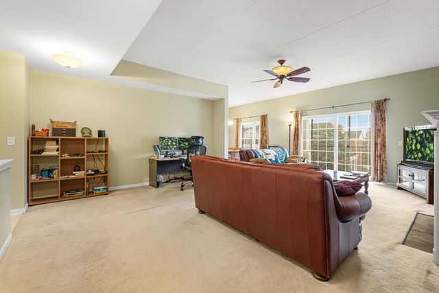 400 McDaniels Circle 405, Clarendon Hills, IL 60514