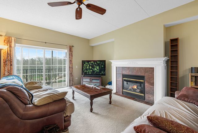 400 McDaniels Circle 405, Clarendon Hills, IL 60514