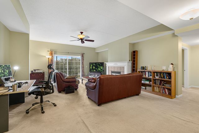 400 McDaniels Circle 405, Clarendon Hills, IL 60514