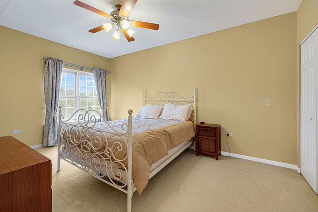 400 McDaniels Circle 405, Clarendon Hills, IL 60514
