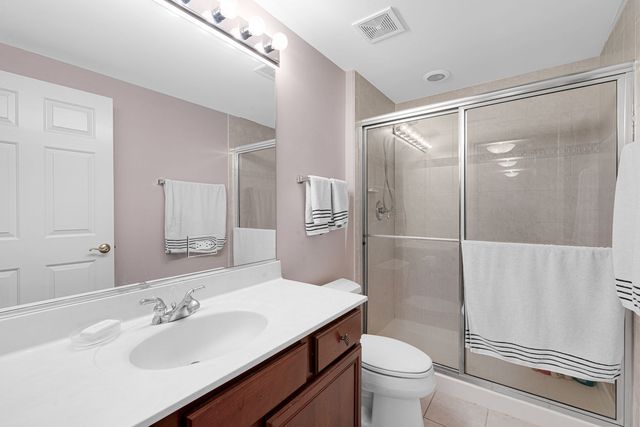 400 McDaniels Circle 405, Clarendon Hills, IL 60514