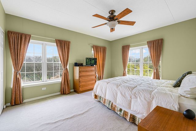 400 McDaniels Circle 405, Clarendon Hills, IL 60514