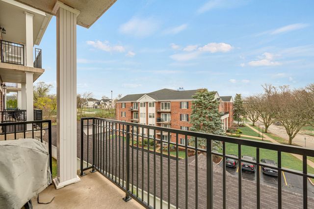400 McDaniels Circle 405, Clarendon Hills, IL 60514