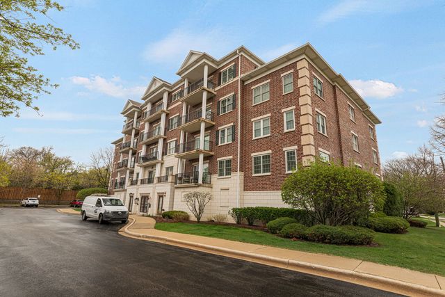 400 McDaniels Circle 405, Clarendon Hills, IL 60514