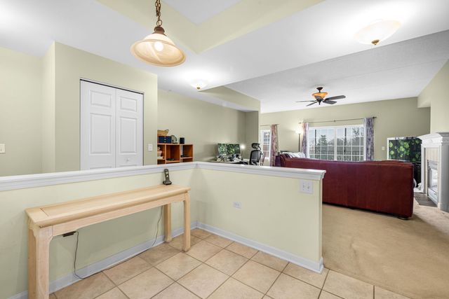 400 McDaniels Circle 405, Clarendon Hills, IL 60514