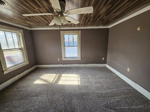 3793 SMITH MOUNTAIN LAKE PKWY, Huddleston, VA 24104