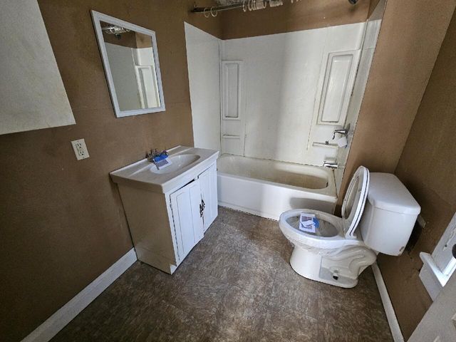 3793 SMITH MOUNTAIN LAKE PKWY, Huddleston, VA 24104