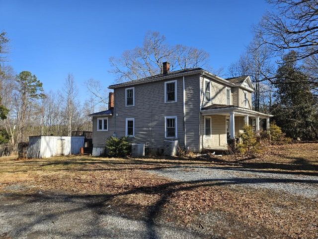 3793 SMITH MOUNTAIN LAKE PKWY, Huddleston, VA 24104