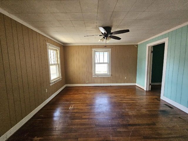 3793 SMITH MOUNTAIN LAKE PKWY, Huddleston, VA 24104