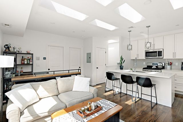 51 Havre St 3, Boston, MA 02128