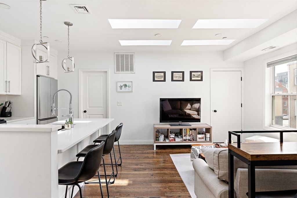 51 Havre St 3, Boston, MA 02128