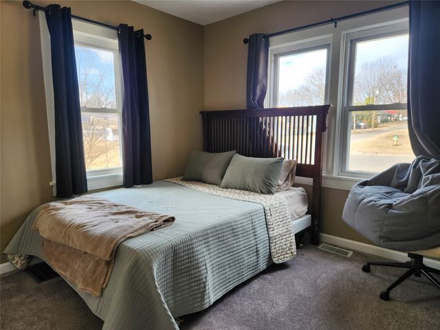 918 W Washington Street, Knoxville, IA 50138