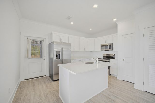 139 Date Palm Lane, Freeport, FL 32439