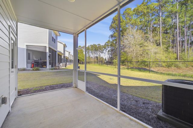 139 Date Palm Lane, Freeport, FL 32439