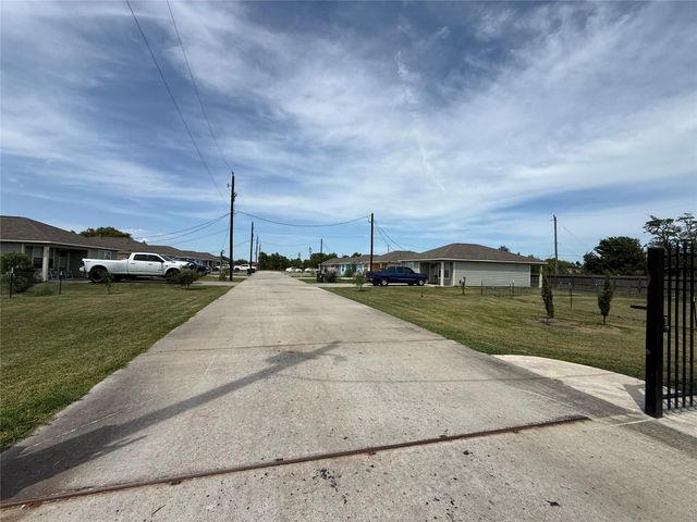 2724 Avenue D 7, San Leon, TX 77539