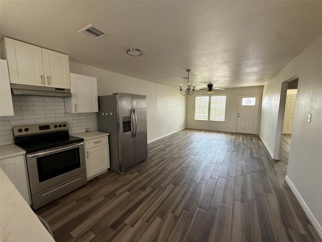 2724 Avenue D 7, San Leon, TX 77539