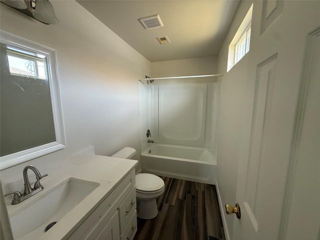 2724 Avenue D 7, San Leon, TX 77539